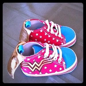 TM & DC Comics Wonder Woman shoes